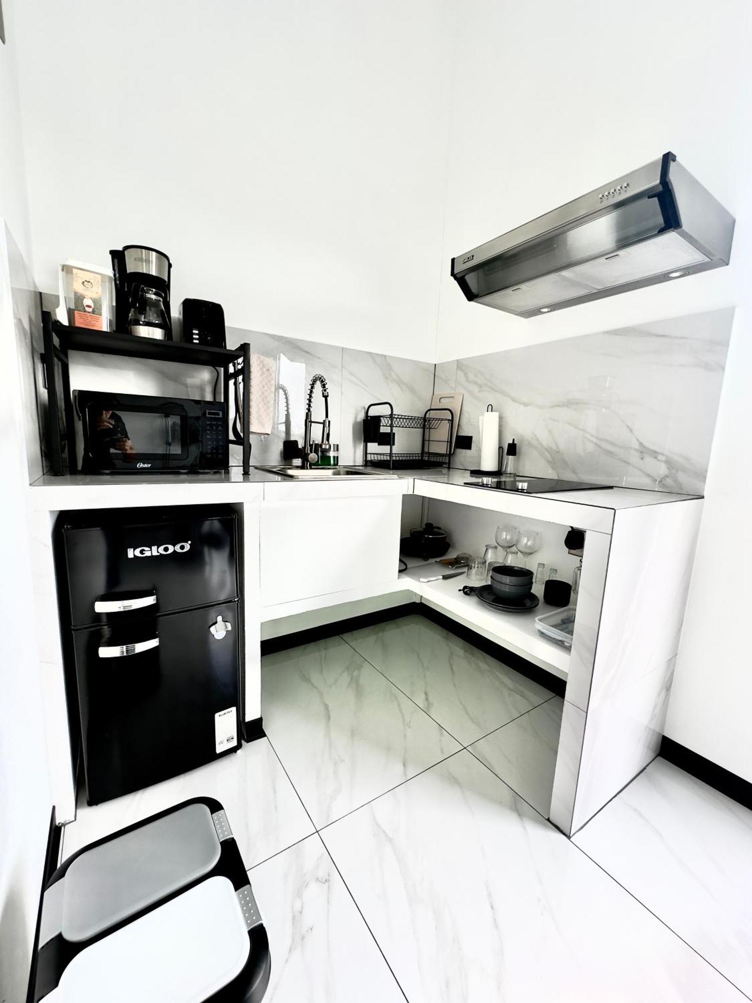 Black & White Apartments Monteverde Extérieur photo